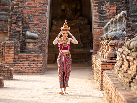 asia-woman-wearing-traditional-thai-dress-the-cost-2023-11-27-05-18-04-utc